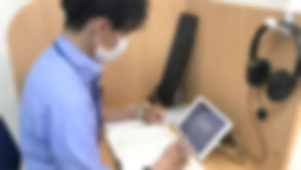 四つ木校 スーパー講師大学受験映像講座ブースでは基礎内容から難関大受験まで自分のペースで学習できます。