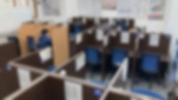 徳島駅前校 1人別自習室完備