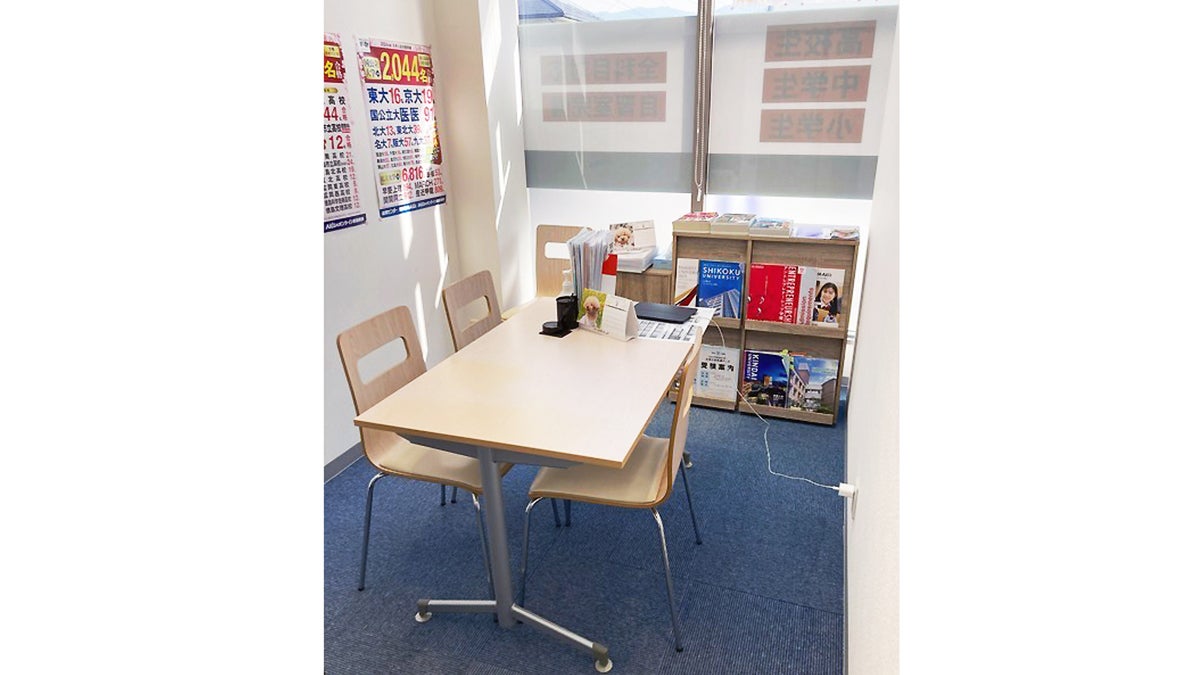 鴨島校 しっかりと話し込める面談スペースも完備！