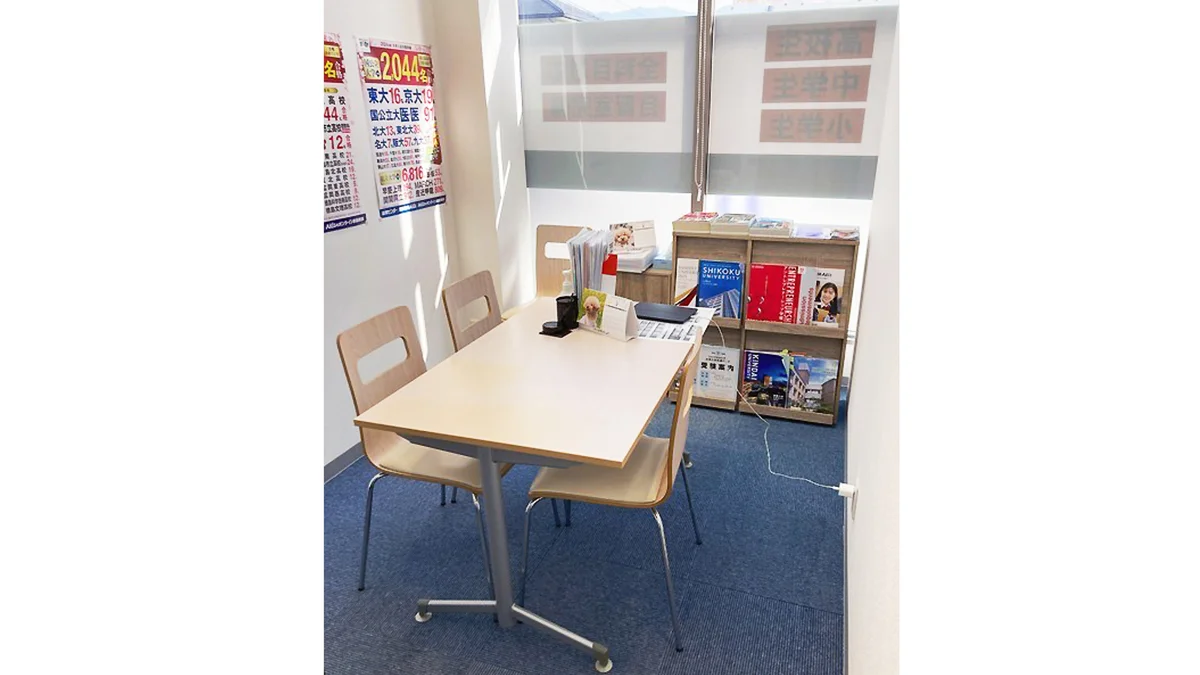 鴨島校 しっかりと話し込める面談スペースも完備！