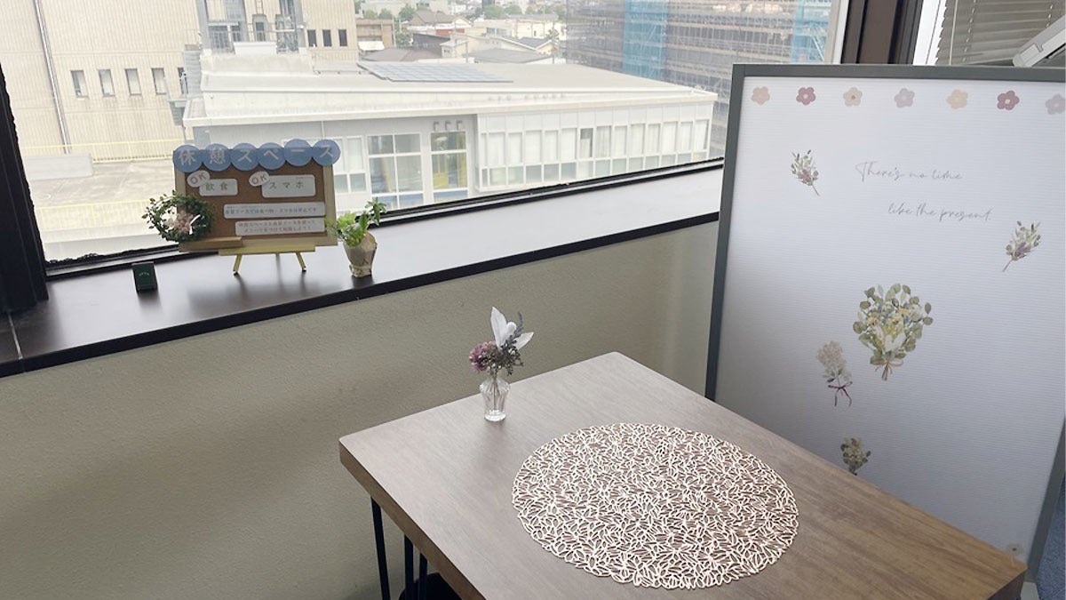 鳴門市役所前校 勉強の合間に休憩できるフリースペースをご用意しております