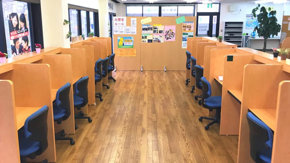 松茂校 いつでも使える自習スペースで集中！