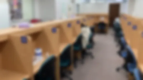 蔵本校 広々としていて、集中して勉強のできる自習室。