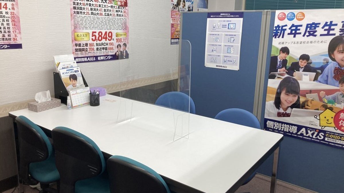 蔵本校 保護者とも生徒とも使用する面談スペース。