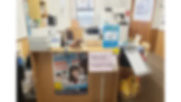 国府校 お出迎え・お見送りを徹底し、お子さまの安全な通塾をサポートいたします。
アクリル板を設置し飛沫感染予防を対策しています。