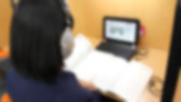 瀬上校 映像講座・オンラインゼミ・オンライン個別指導を組み合わせて、生徒一人ひとりに最適な学習を提供します。