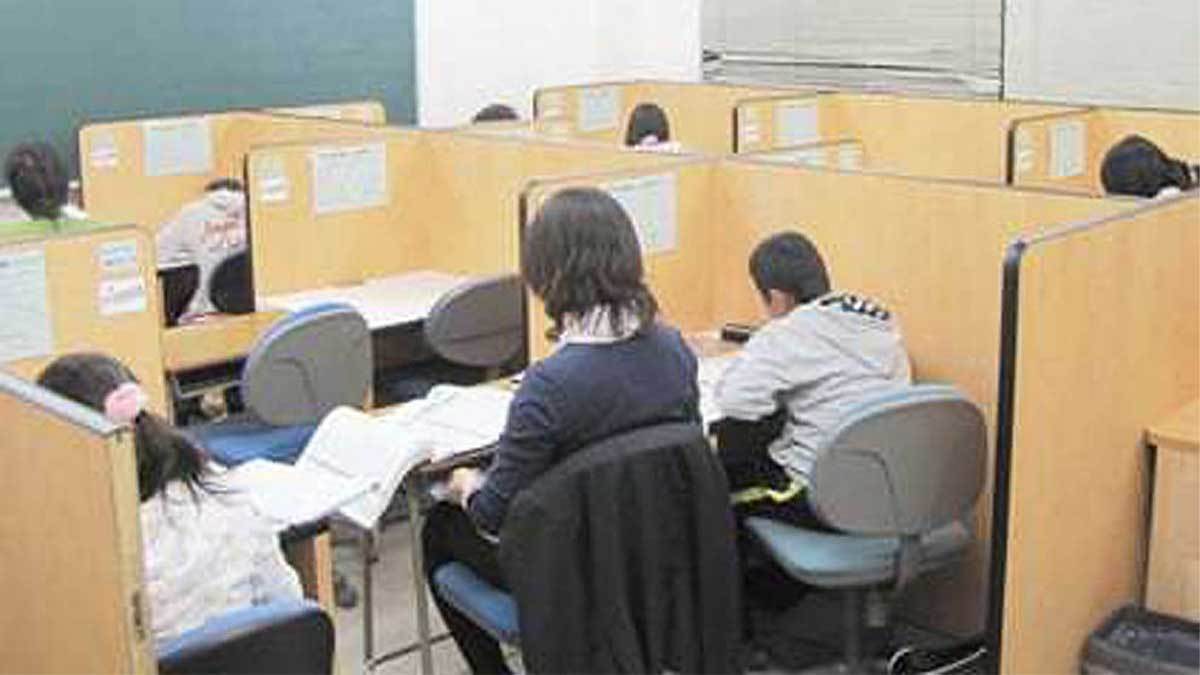 小山駅東校 「解説」⇔「演習」でわかるだけでなく、「自分で解く力」も身につけます。