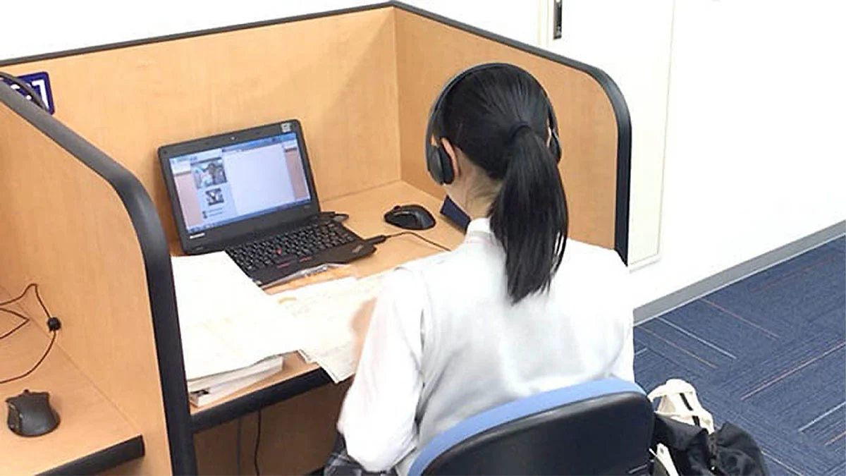 栃木校 スーパー講師大学受験映像講座ブースでは基礎内容から難関大受験まで自分のペースで学習できます。