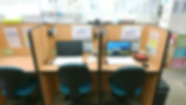 鹿沼校 大学受験映像講座ブースでは基礎内容から難関大受験まで自分のペースで学習できます。