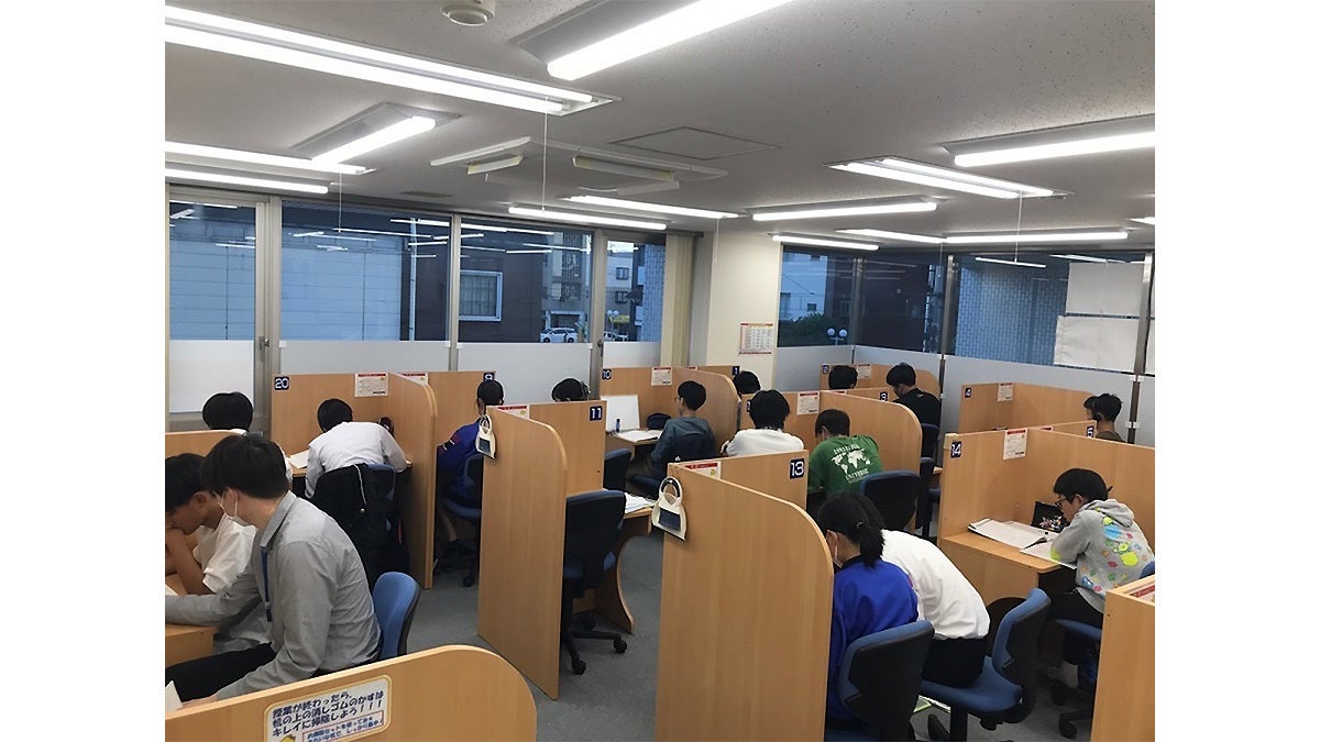 上本町校 「解説」⇔「演習」を交互に繰り返し、理解するだけでなく自分で考える力も養います。