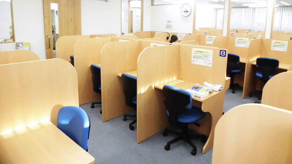 上本町校 広々とした快適な自習室を完備！