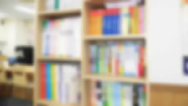 上本町校 大学入試や高校入試に向けた参考書・問題集が豊富です。