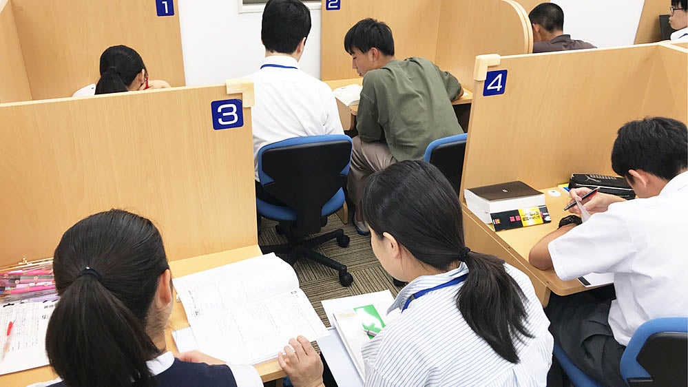 新庄校 「解説」⇔「演習」を交互に繰り返し、理解するだけでなく自分で考える力も養います。