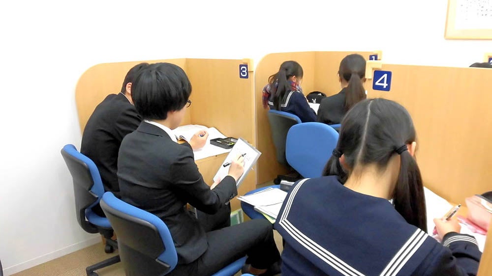 速星校 「徹底的に苦手をなくす」ことを目標に授業を進めています。