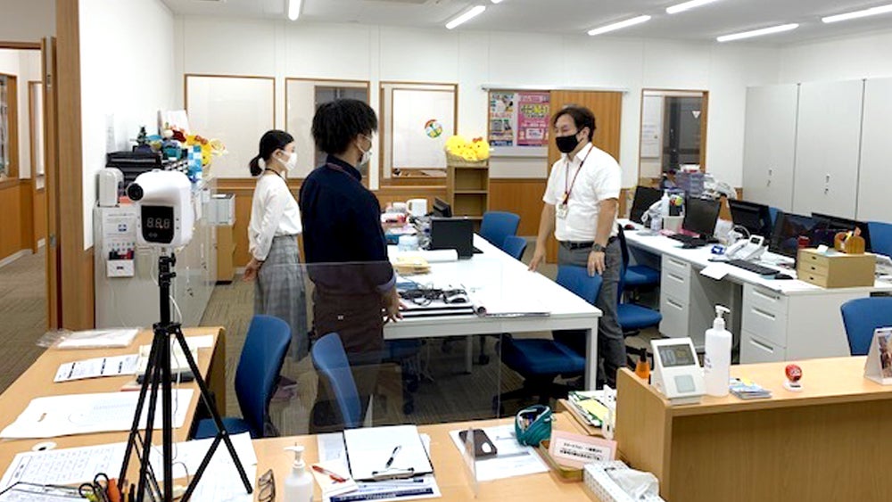 西大寺校 元気な挨拶と笑顔で出迎えます！