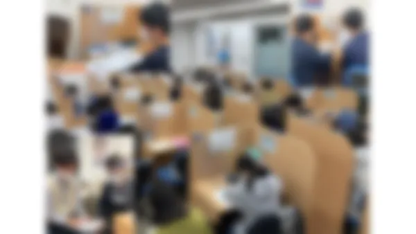 八木校 ライブ個別1対1を中心に、ステップアップ講座などさまざまな授業形態を組み合わせて、お一人おひとり個別の勉強法で学力アップをはかります。