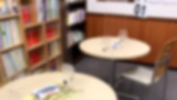 生駒校 共有スペースでは、除菌・消毒に気を遣っております。