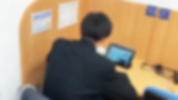 学園前校【難関受験専門館】 スーパー講師大学受験映像講座ブースでは基礎内容から難関大受験まで自分のペースで学習できます。