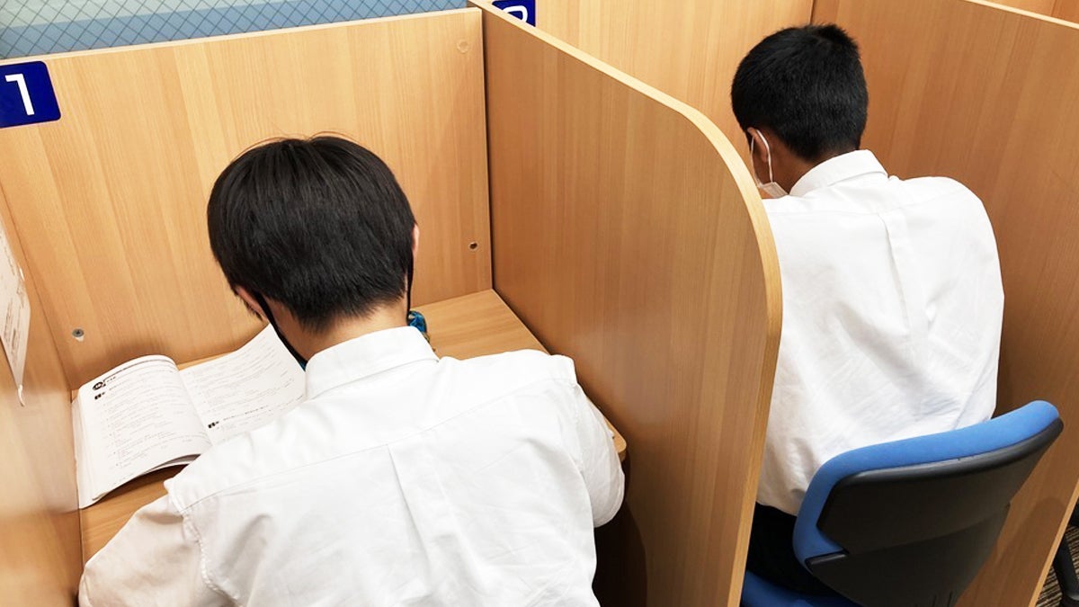 学園前校【難関受験専門館】 自習ブース完備！いつでも自由に使えます！
