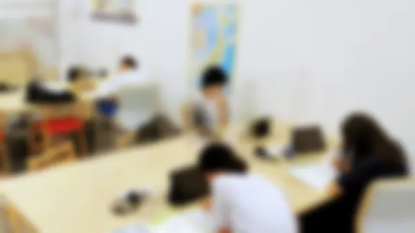 三宮校【難関受験専門館】 真剣に、かつ集中して自習できます