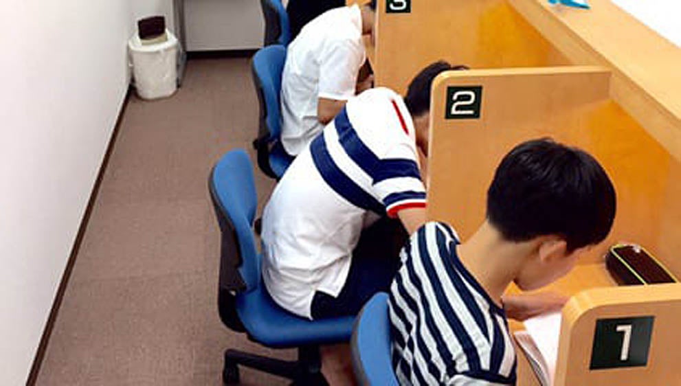 鳴尾校 第二の勉強部屋として、学校帰りにも毎日通える「自習専用」ブースを用意しています。