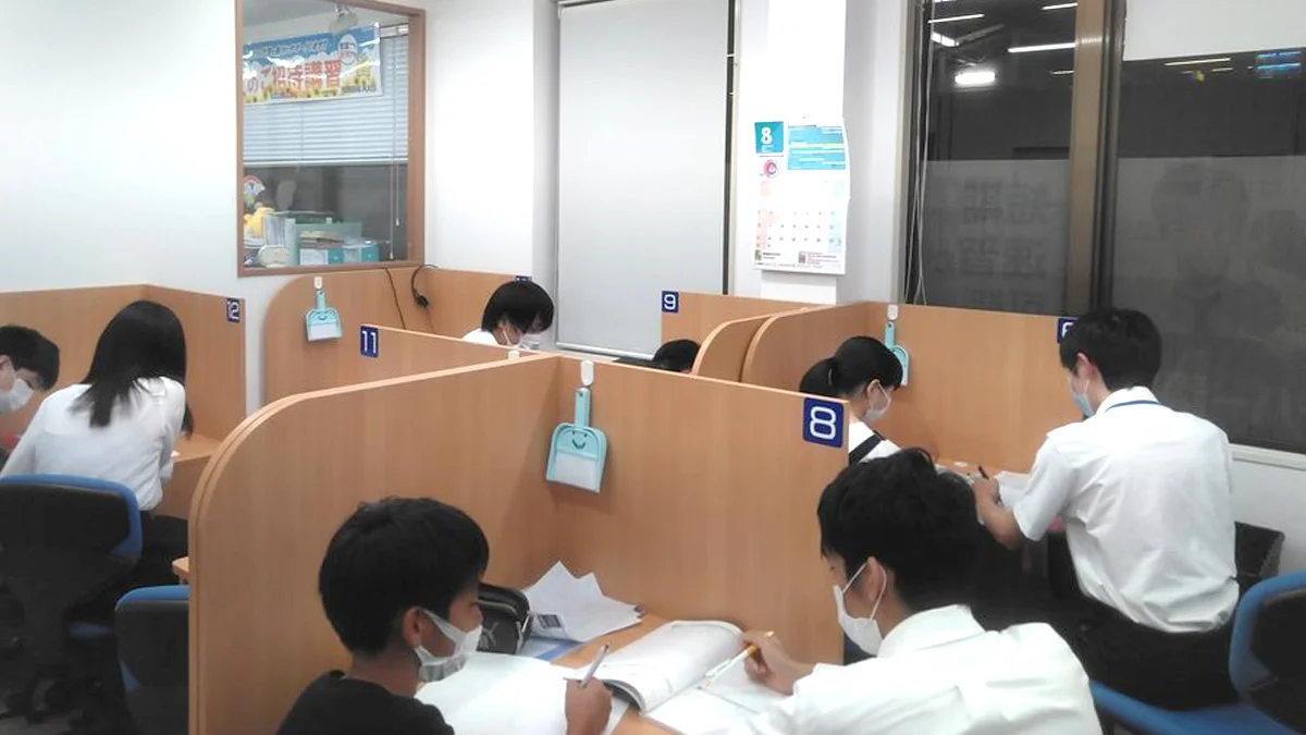 甲子園口校 「解説」⇔「演習」でわかるだけでなく、「自分で解く力」も身につけます。