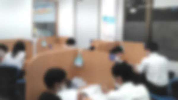 甲子園口校 「解説」⇔「演習」でわかるだけでなく、「自分で解く力」も身につけます。