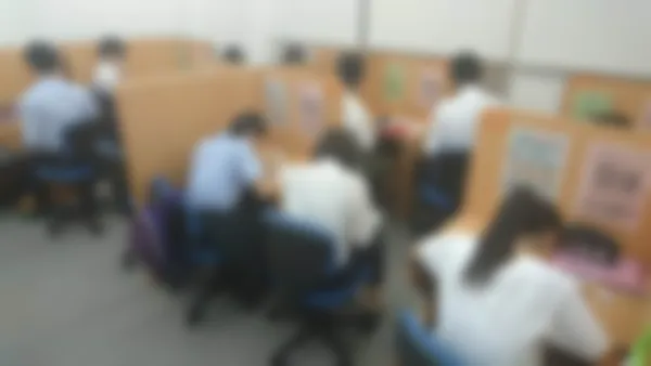 阪神西宮校 教室の授業風景です。