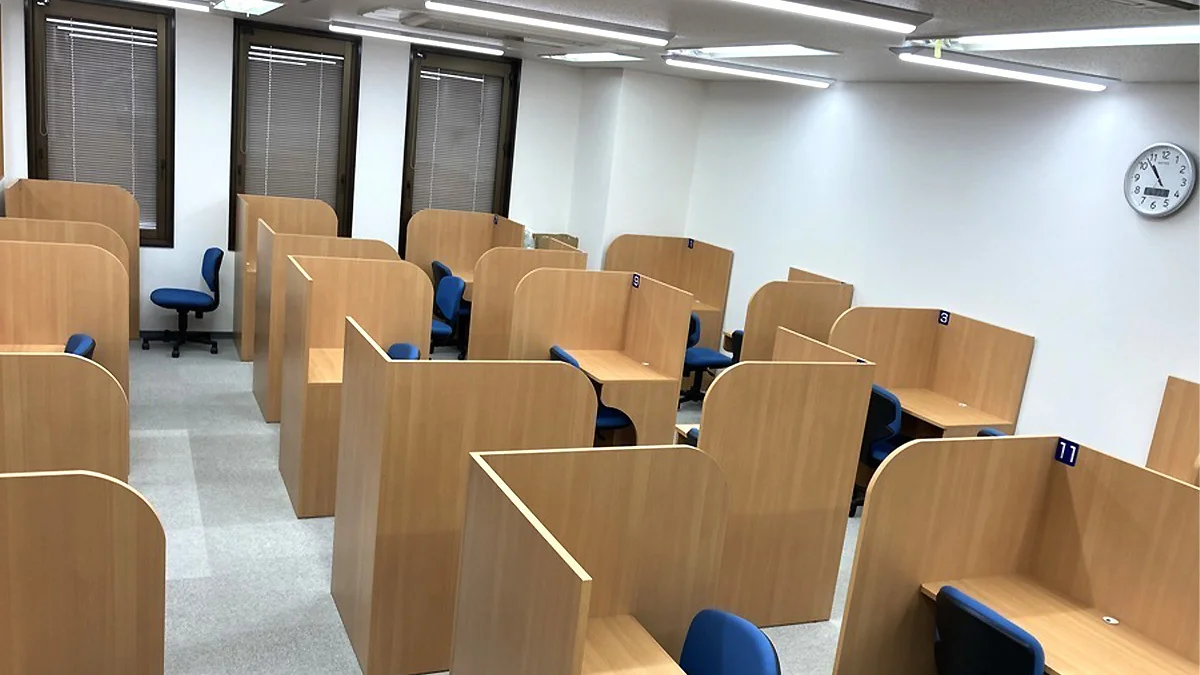 小倉駅前校 広々とした授業教室