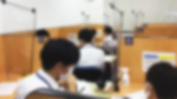 高宮校 先生はいつも隣。
安全・安心に心掛けて指導しています。