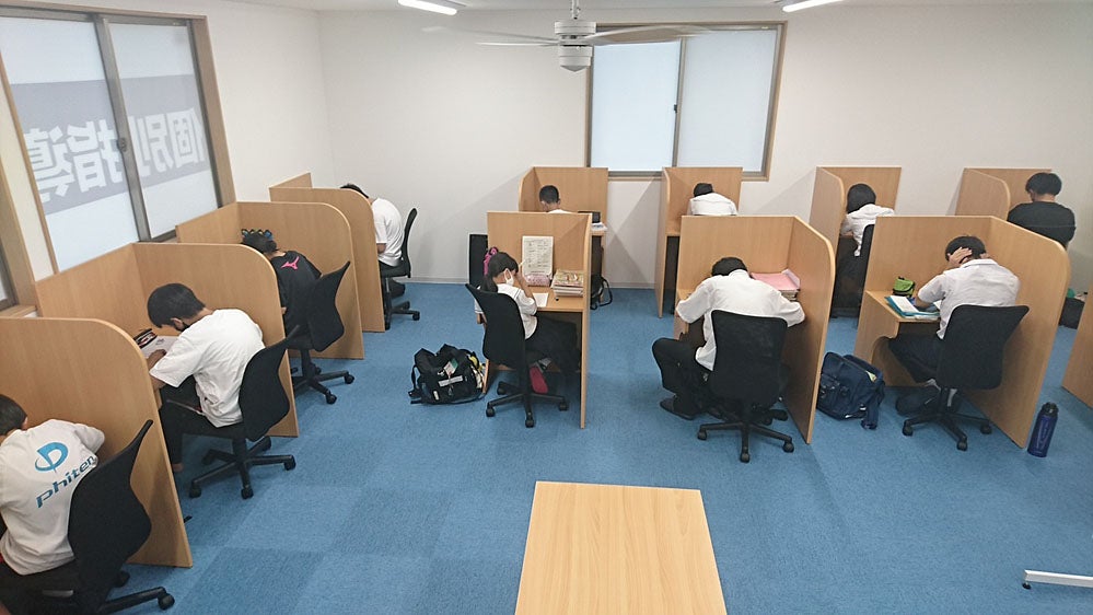 新門司校 自習専用ゾーン・専用シートで、
真剣に、かつ集中して自習できます