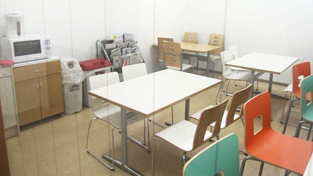 和歌山校 疲れたときにはリフレッシュルームで一息。