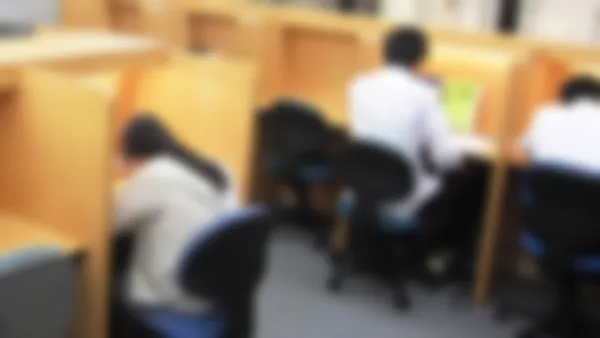 小松原校 集中できる!仕切りのあるブース形式の自習室