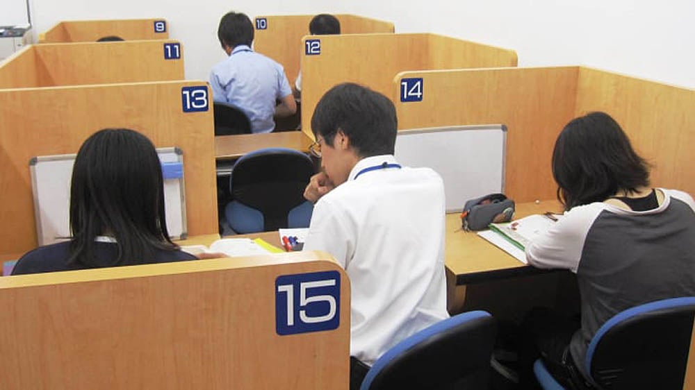 橋本校 「解説」⇔「演習」でわかるだけでなく、「自分で解く力」も身につけます。