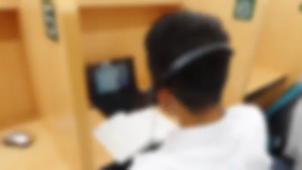 橋本校 スーパー講師大学受験映像講座ブースでは基礎内容から難関大受験まで自分のペースで学習できます。