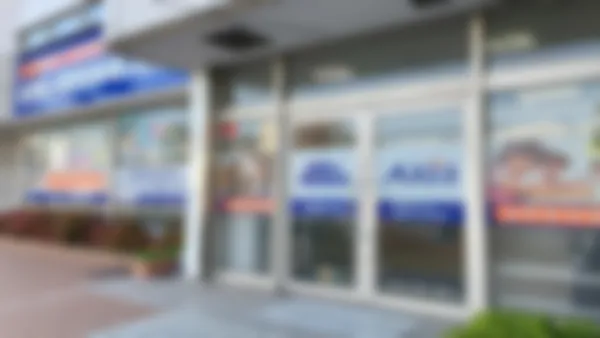 海南校 こちらの入り口からお入りください。