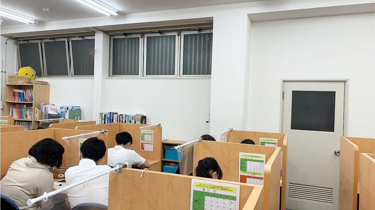 海南校 あなただけの先生がすぐ隣にいるので質問もスグに解決！