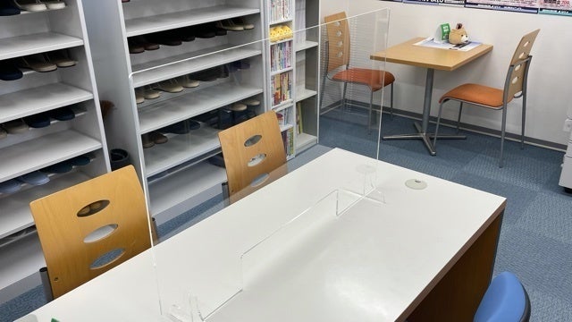 御坊ほんまち校 受付横の面談テーブルです。