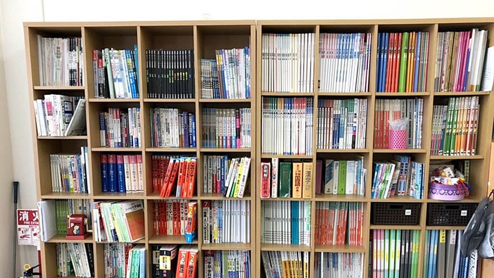 神前校 図書資料を取り揃えています