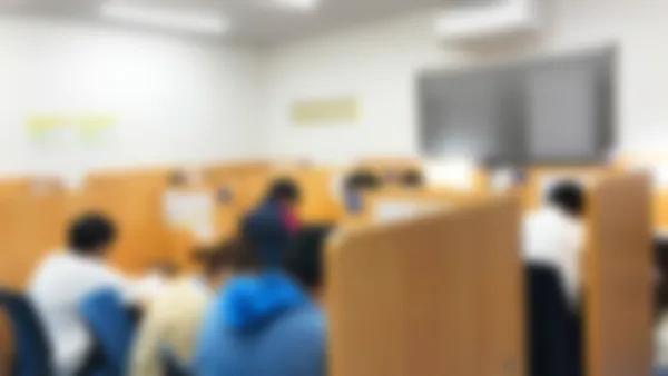 紀伊校 1回1回が真剣勝負!
「解説」⇔「演習」でわかるだけでなく、「自分で解く力」も身につけます。