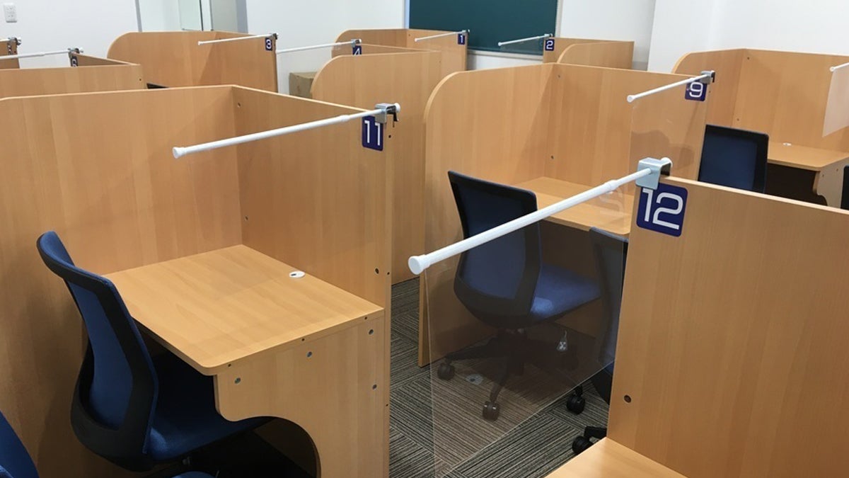 打田校 全ブースに飛沫保護シートを設置。新型コロナ感染防止策も万全！