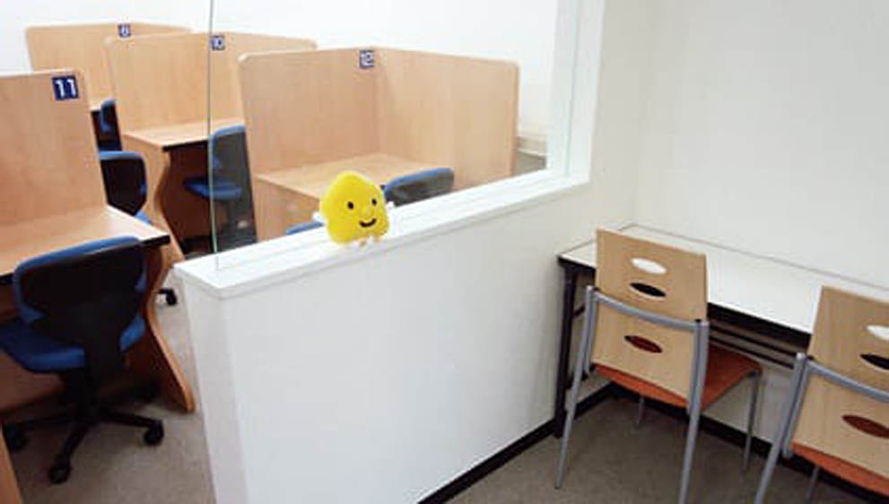 野幌校 勉強の合い間にほっと休憩できるフリースペースをご用意しました。