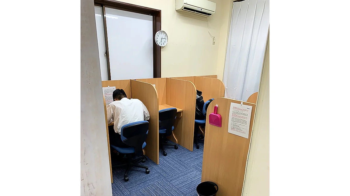 岡崎駅東校 自習ブース完備！いつでも自由に使えます！