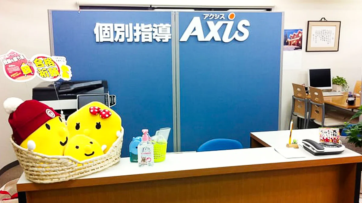 石井校 生徒はいつも、受付前でスタッフと元気に挨拶。