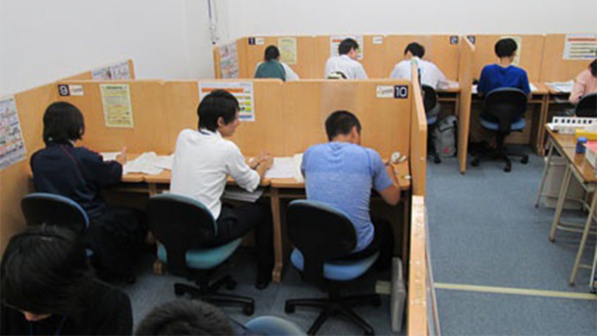 首里校 一人ひとりに向き合う個別教室