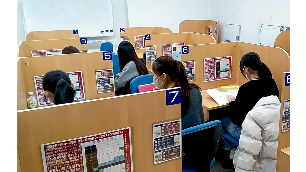 呉駅前校 「わかりません!」をすぐ聞ける個別指導が人気です。