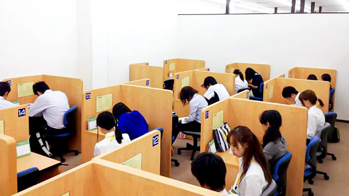 山口中央校 授業が始まると熱気溢れる個別指導ブース。