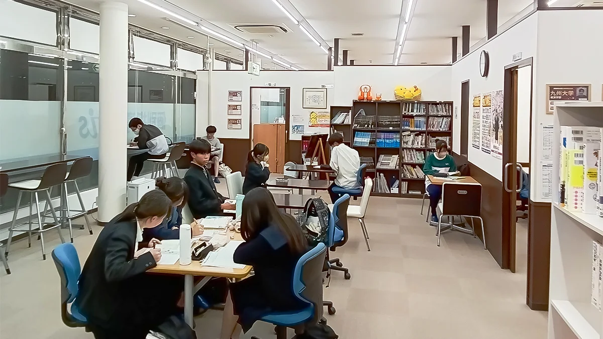 山口中央校 勉強の合い間に休憩できるフリースペースをご用意しました。