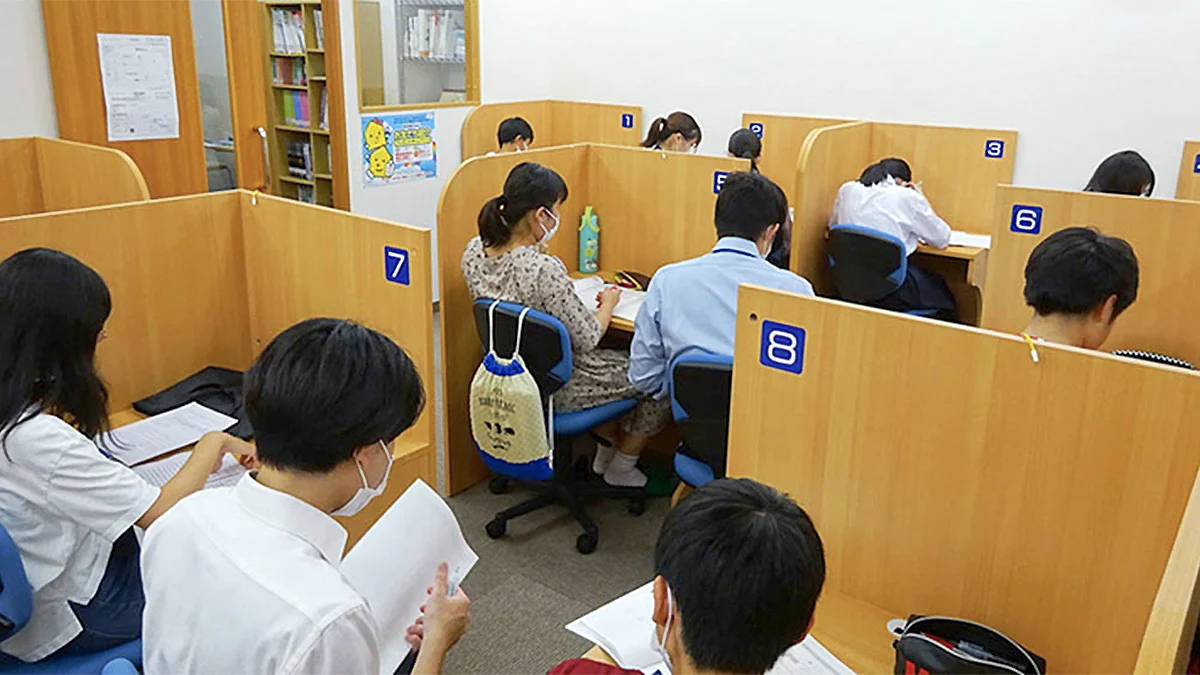 東静岡校 「解説」⇔「演習」でわかるだけでなく、「自分で解く力」も身につけます。