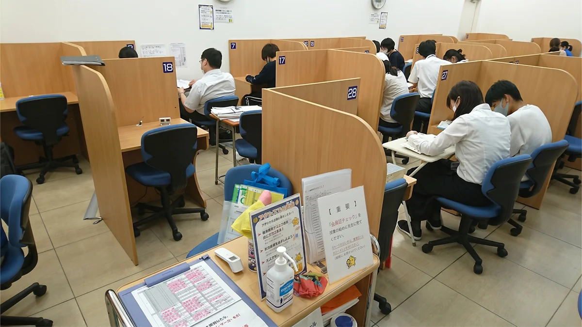 雀宮校 「解説」⇔「演習」でわかるだけでなく、「自分で解く力」も身につけます。